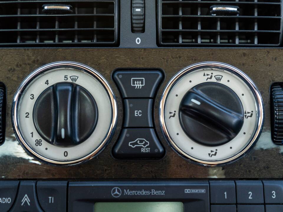 Image 33/48 of Mercedes-Benz SLK 320 (2001)