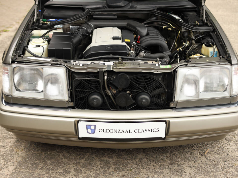 Imagen 31/74 de Mercedes-Benz E 320 (1994)