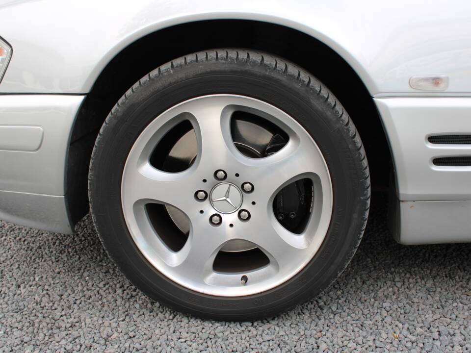 Image 23/50 of Mercedes-Benz SL 320 (2001)