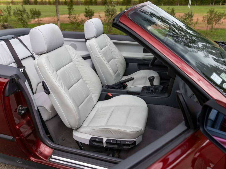 Immagine 16/23 di BMW 318i (1995)