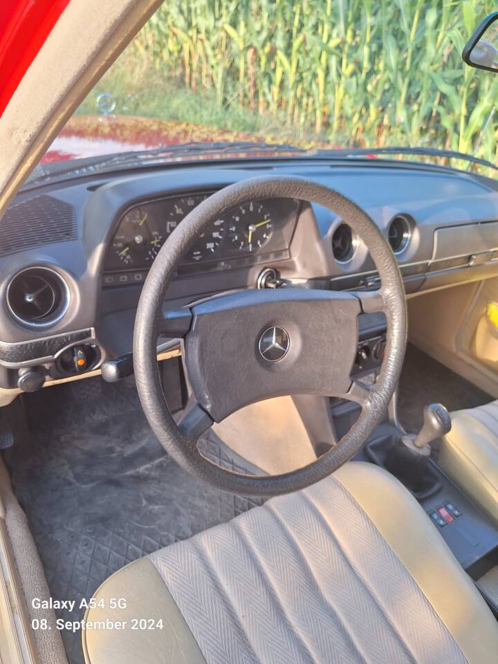 Bild 15/20 von Mercedes-Benz 200 (1982)