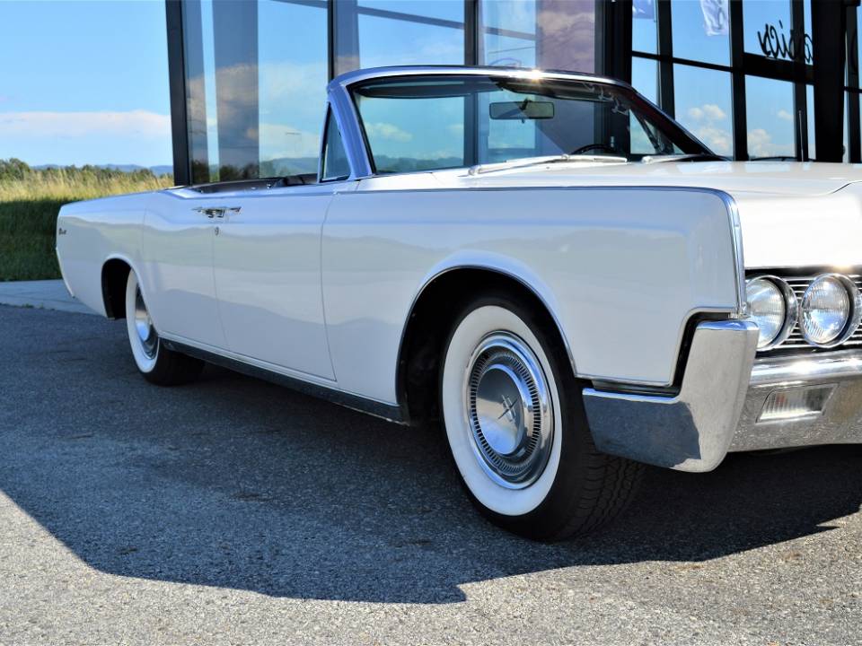 Image 4/50 of Lincoln Continental Convertible (1967)