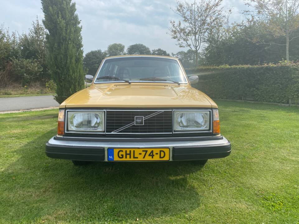 Image 3/11 of Volvo 245 (1979)