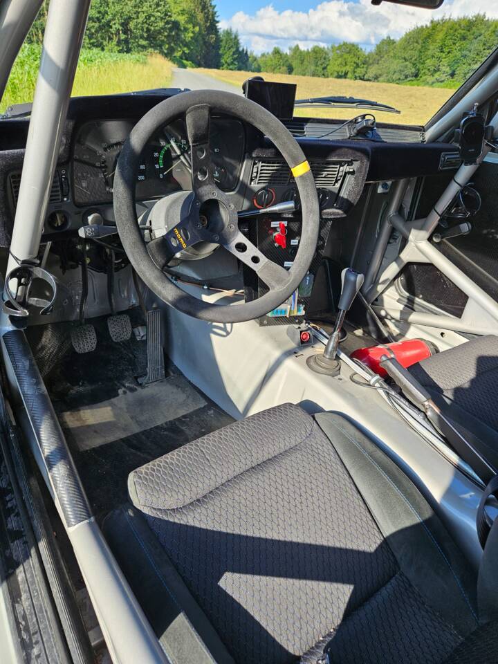 Image 20/64 of BMW 320&#x2F;4 (1977)