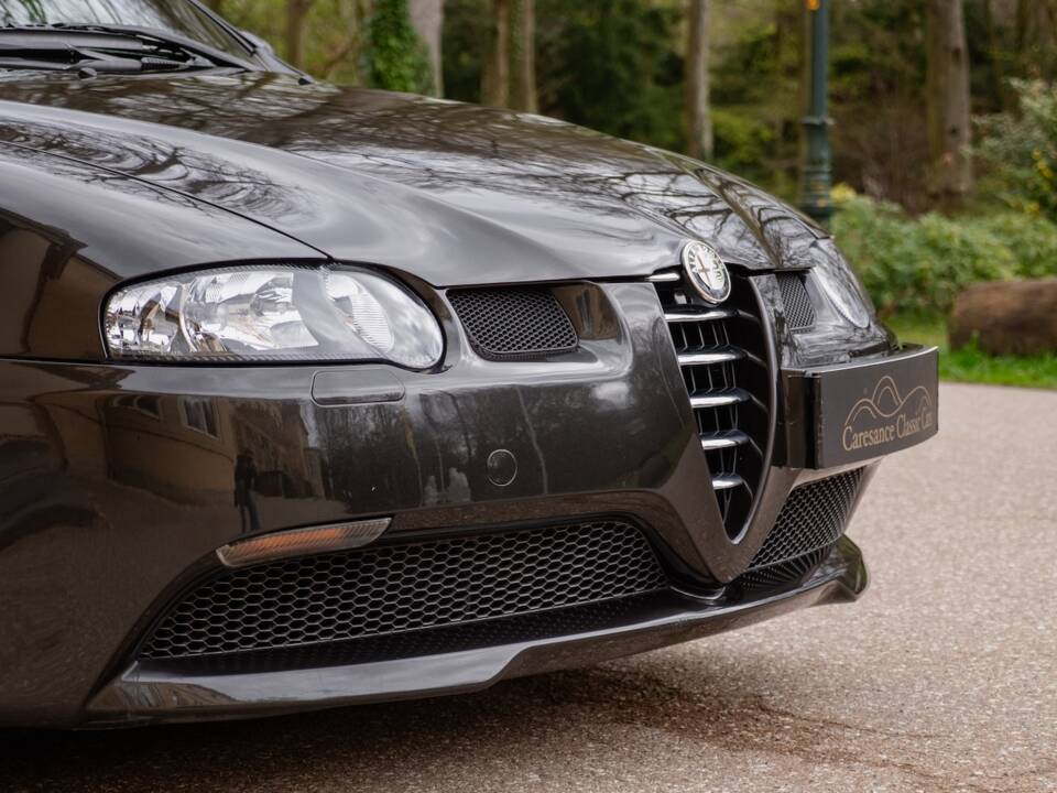 Image 12/60 of Alfa Romeo 147 3.2 GTA (2003)