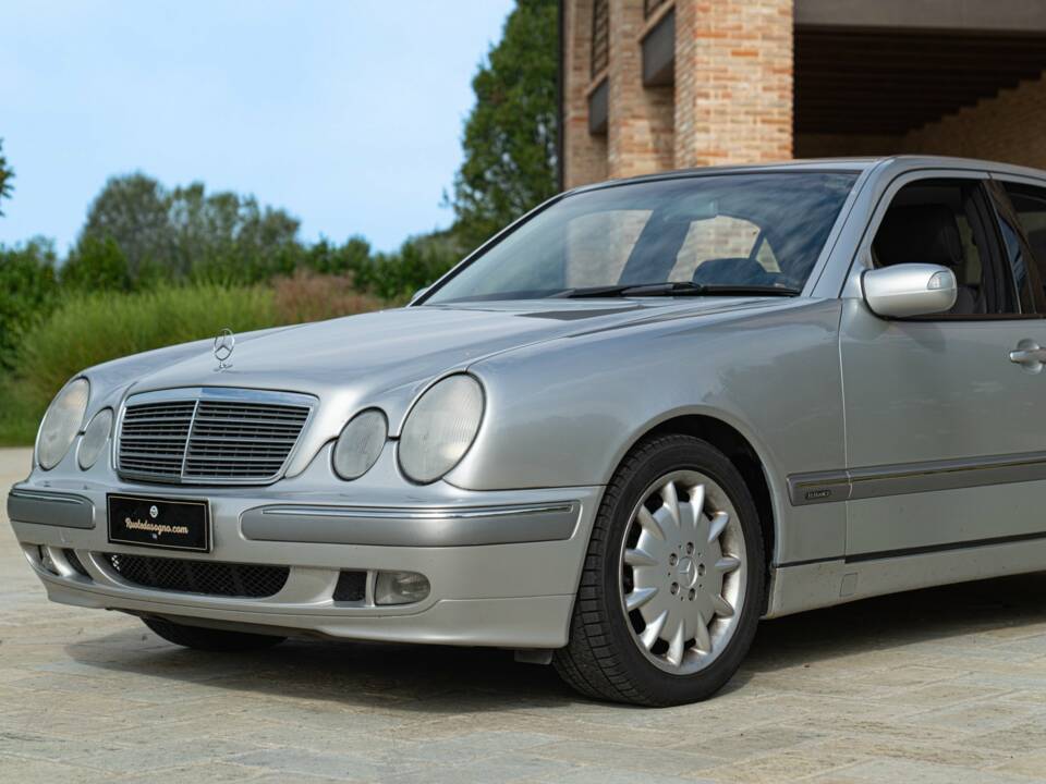 Image 23/50 of Mercedes-Benz E 430 (2000)