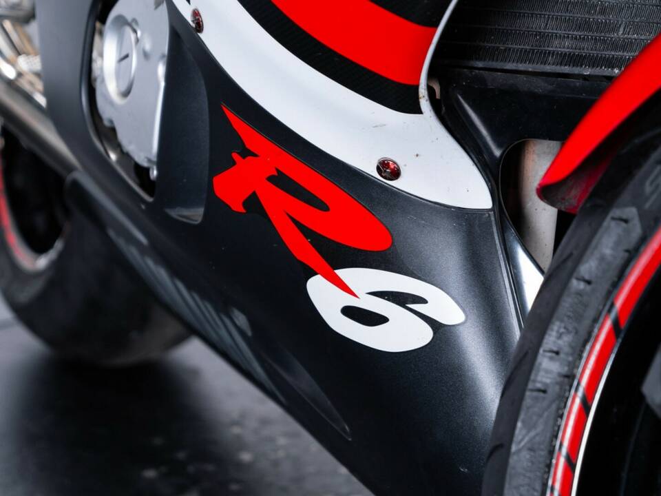 Image 25/49 of Yamaha YZF 600 R6 (1999)