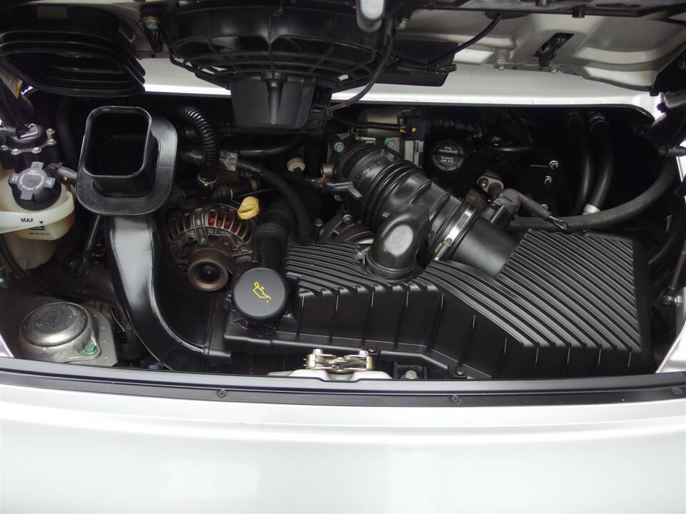 Bild 86/100 von Porsche 911 Carrera 4S (2002)