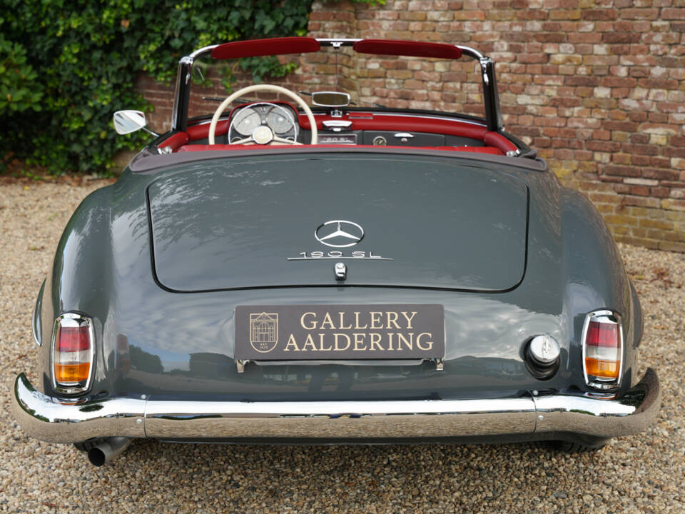 Image 21/50 of Mercedes-Benz 190 SL (1957)