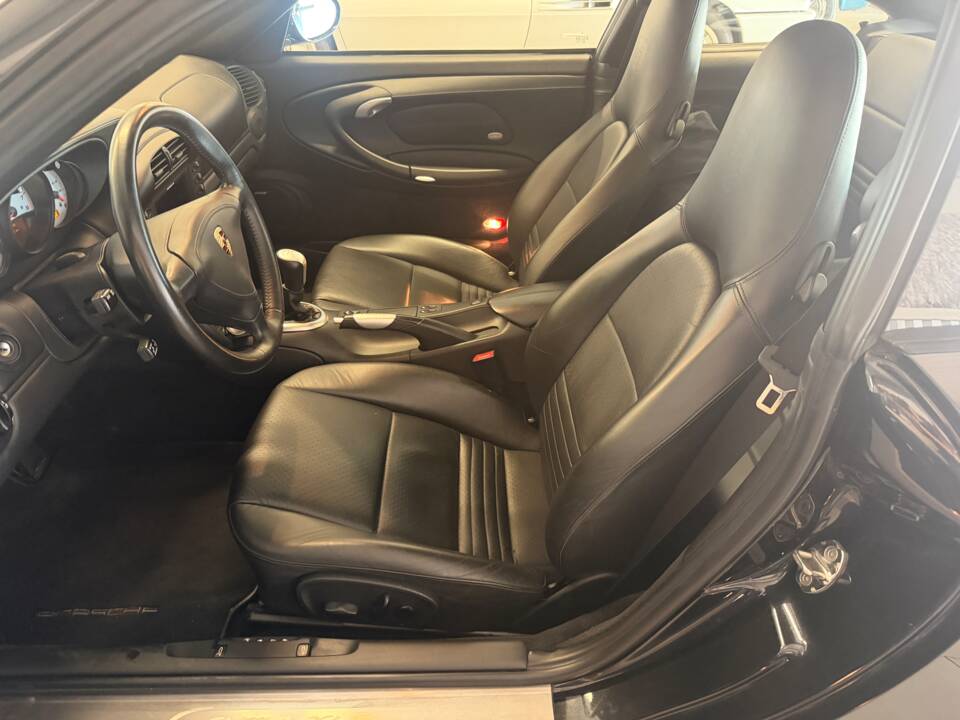 Bild 16/18 von Porsche 911 Carrera 4S (2003)