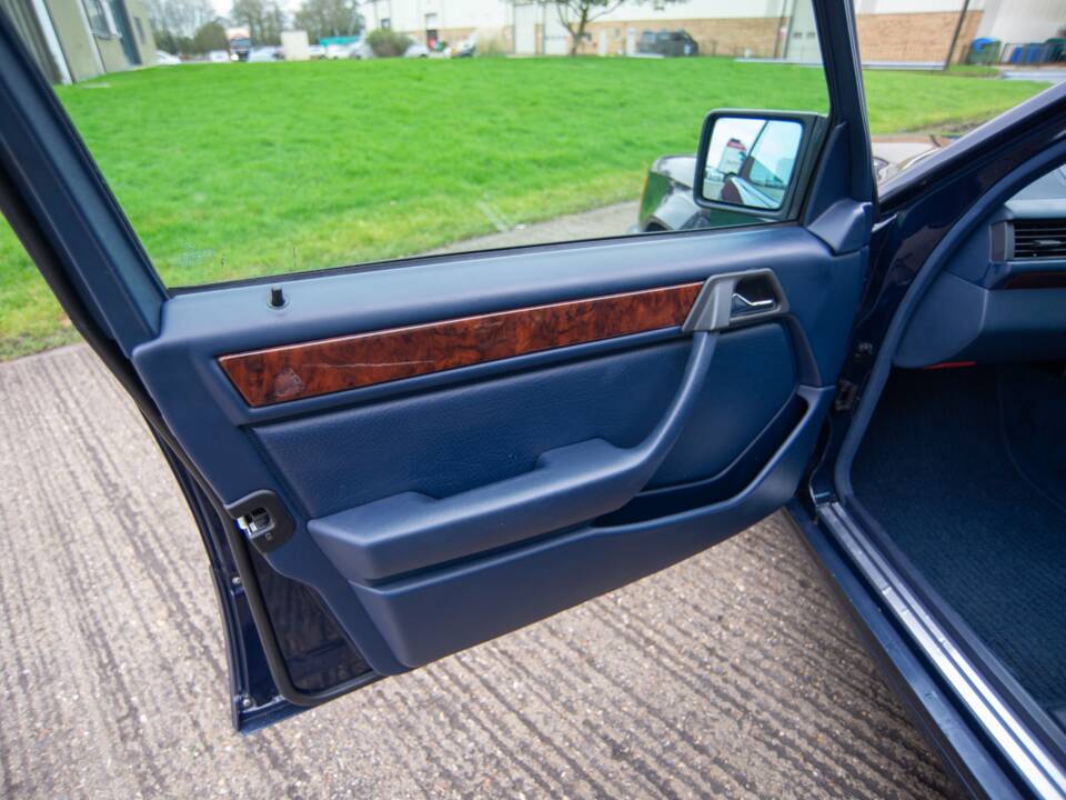 Bild 17/26 von Mercedes-Benz 300 TE (1992)