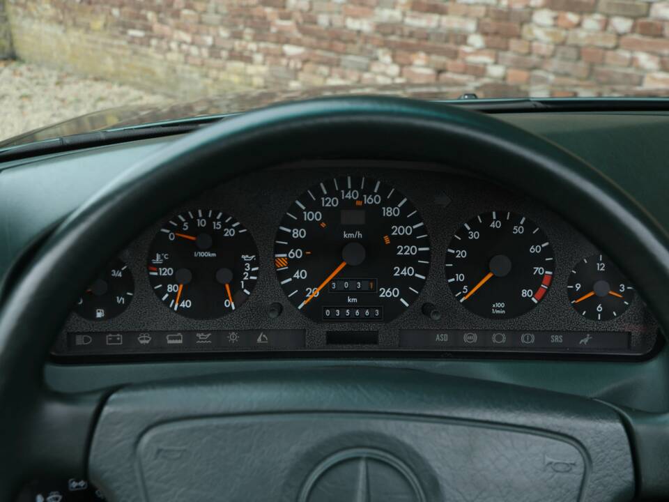 Image 40/50 of Mercedes-Benz 300 SL-24 (1992)