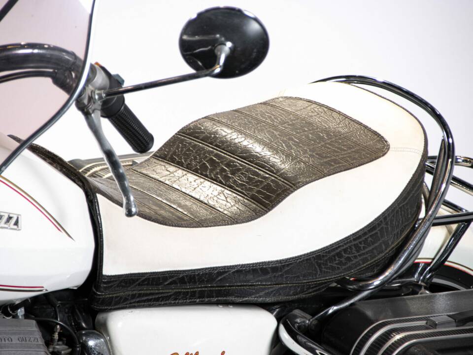 Image 43/44 de Moto Guzzi California II (1983)