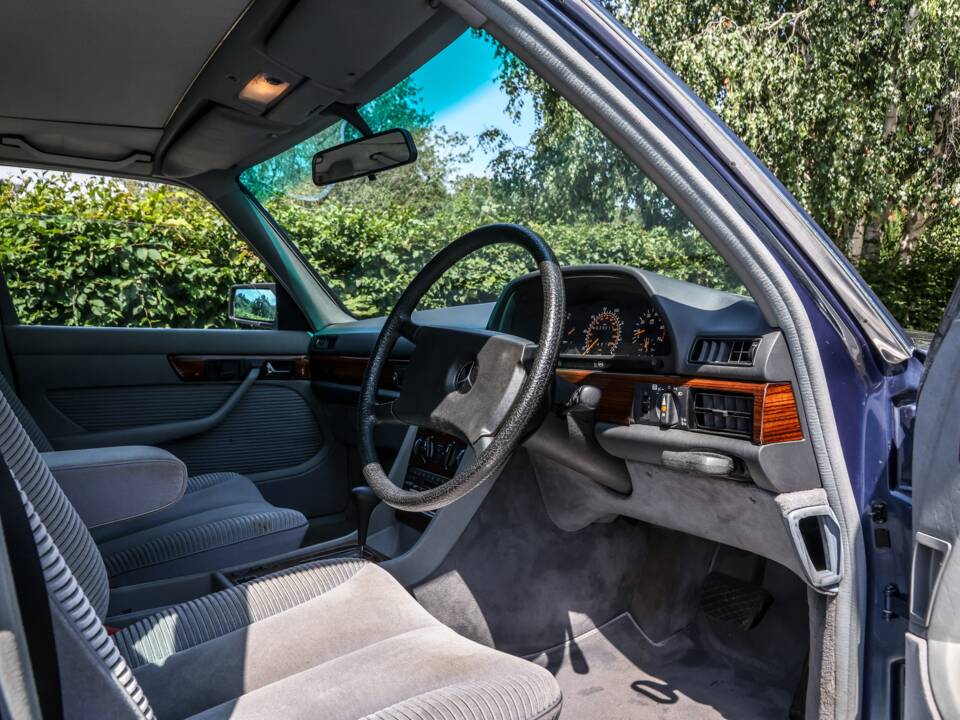 Immagine 25/44 di Mercedes-Benz 500 SE (1985)