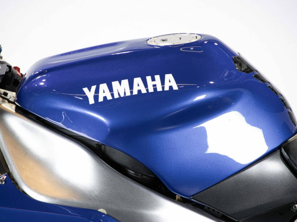 Image 24/50 of Yamaha YZF 1000 R1 (1998)