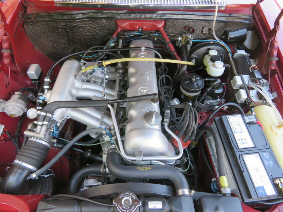 Image 15/19 of Mercedes-Benz 250 CE (1970)