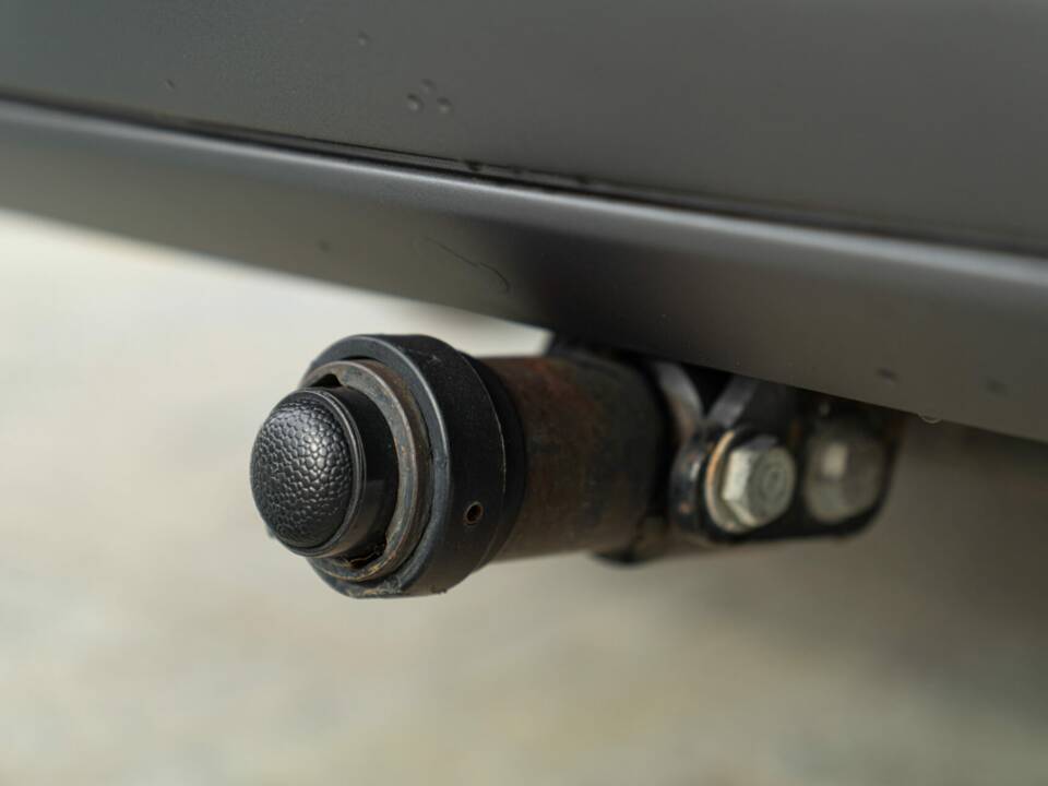 Immagine 21/48 di Mercedes-Benz 200 CE (1990)