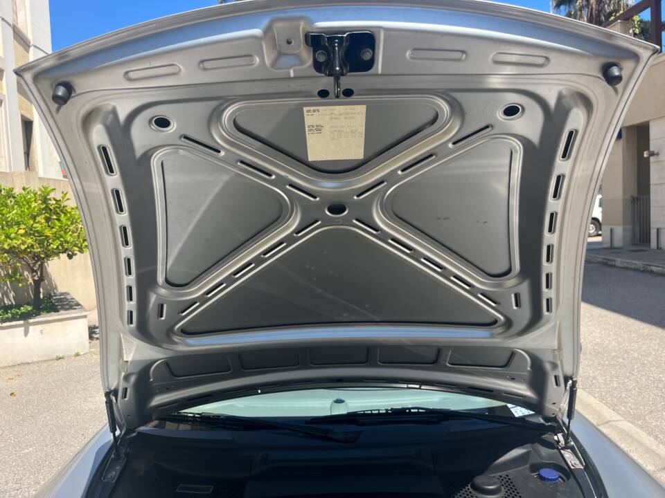 Image 22/39 of Porsche 911 Carrera 4S (2002)