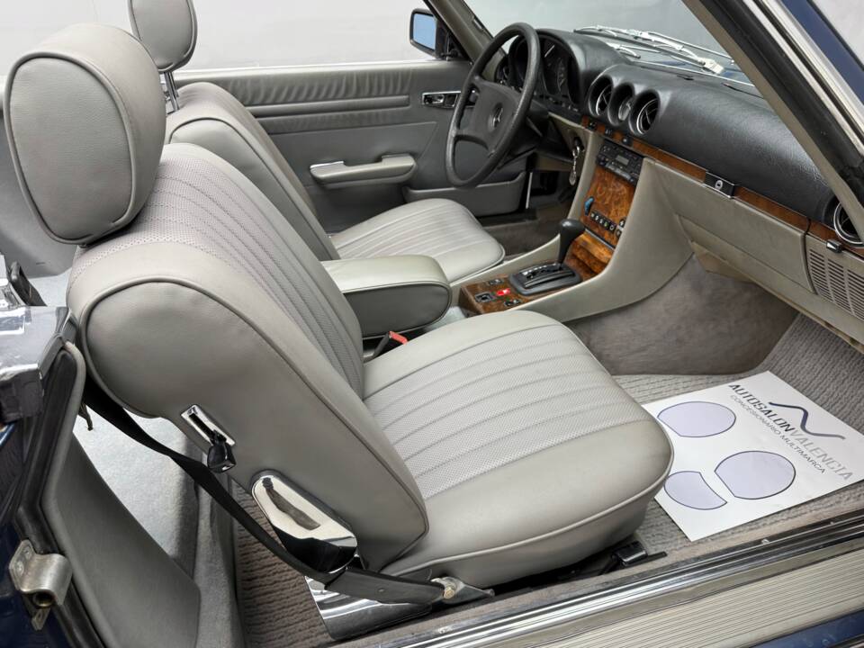 Image 15/23 of Mercedes-Benz 380 SL (1984)