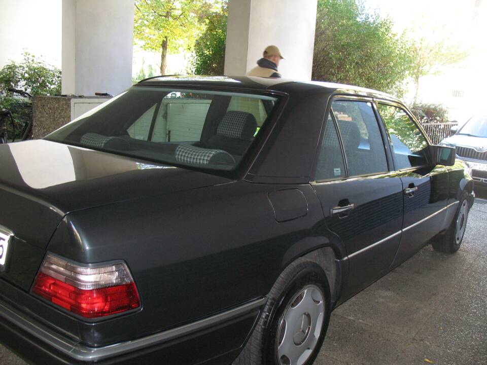 Bild 16/32 von Mercedes-Benz E 220 (1995)