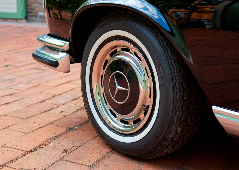 Image 96/188 of Mercedes-Benz 280 SE 3,5 (1971)