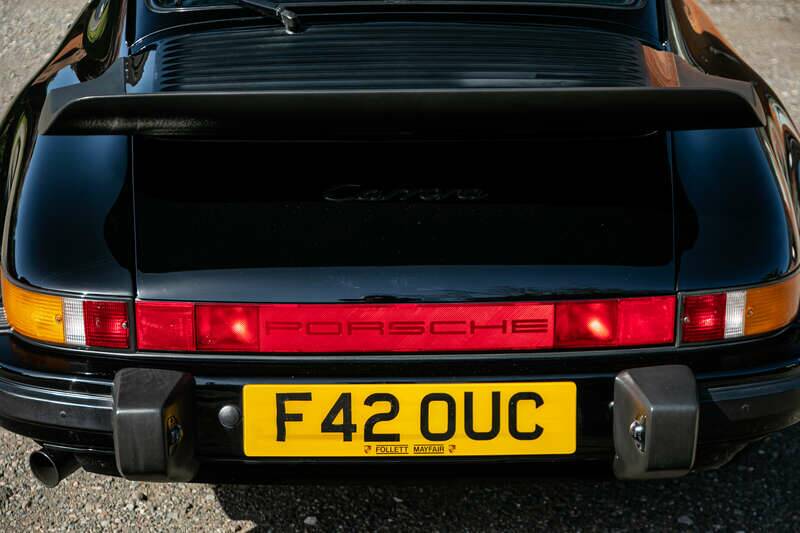 Immagine 18/41 di Porsche 911 Carrera 3.2 (1988)