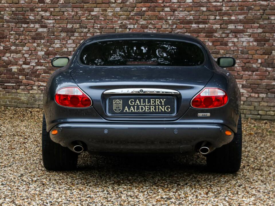Immagine 6/50 di Jaguar XK8 4.0 (2002)