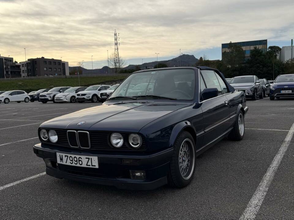 Bild 14/55 von BMW 320i (1991)
