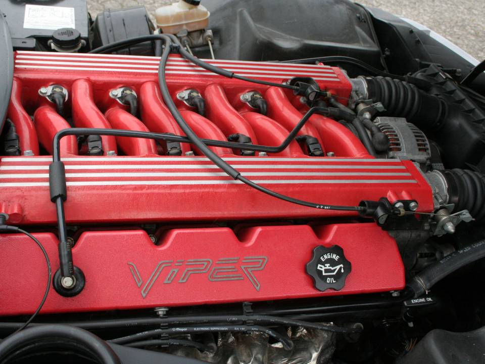 Image 22/50 of Dodge Viper RT&#x2F;10 (1992)