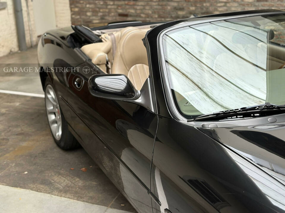 Image 8/75 de Jaguar XK8 4.0 (2000)