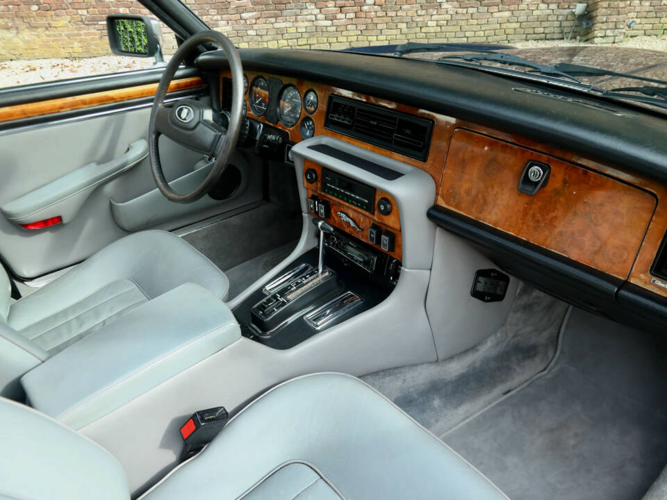 Imagen 17/50 de Jaguar XJ 12 (1985)
