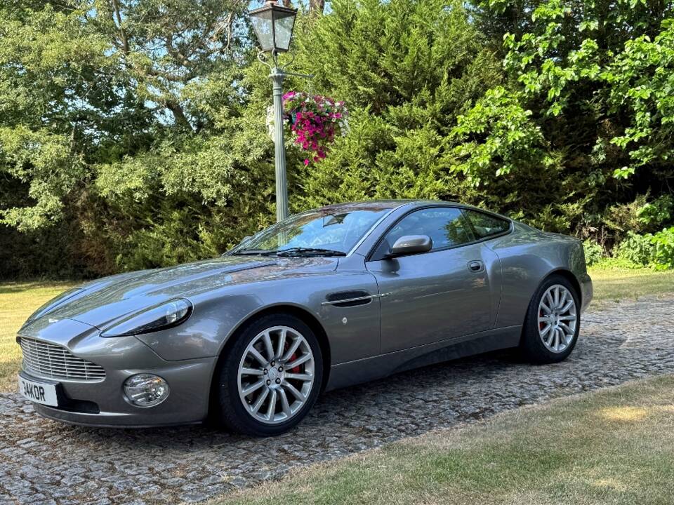 Image 1/40 of Aston Martin V12 Vanquish (2002)