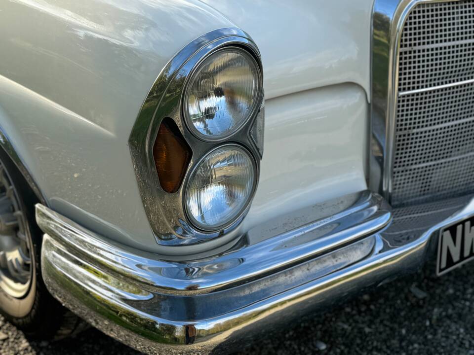 Image 50/132 of Mercedes-Benz 220 SE b (1963)