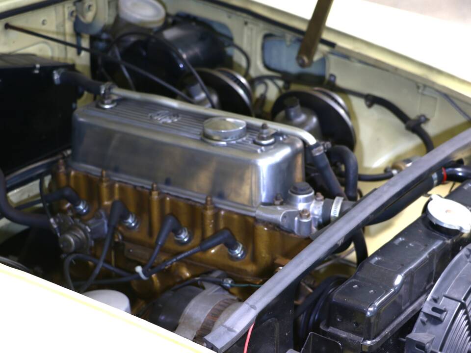 Bild 23/34 von MG MGB GT (1966)