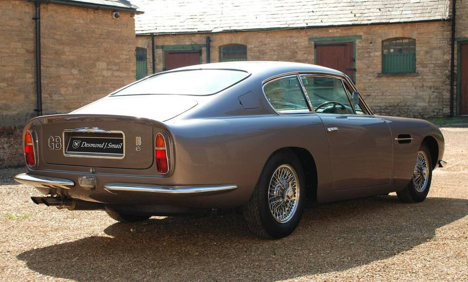 Image 6/22 of Aston Martin DB 6 (1968)