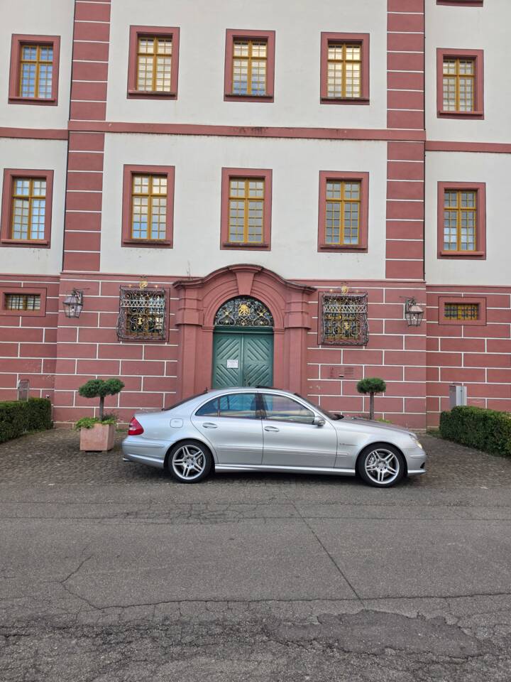 Image 4/13 of Mercedes-Benz E 55 AMG (2006)