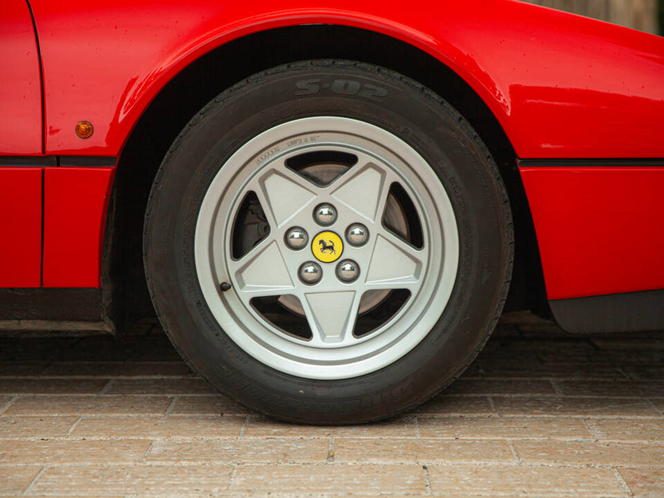 Bild 13/95 von Ferrari 328 GTS (1988)