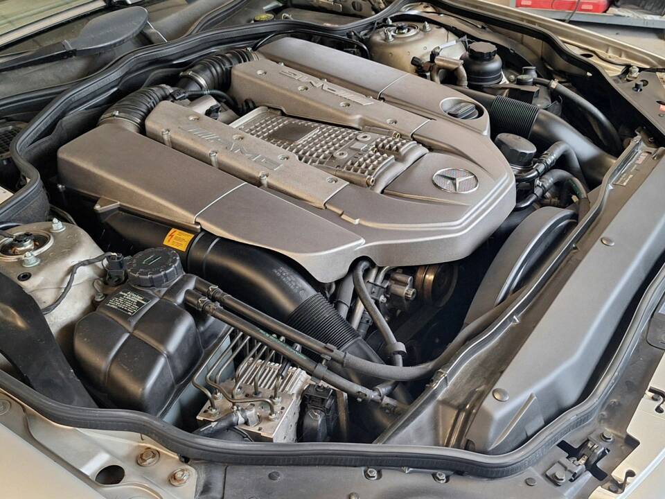 Image 12/15 of Mercedes-Benz SL 55 AMG (2002)