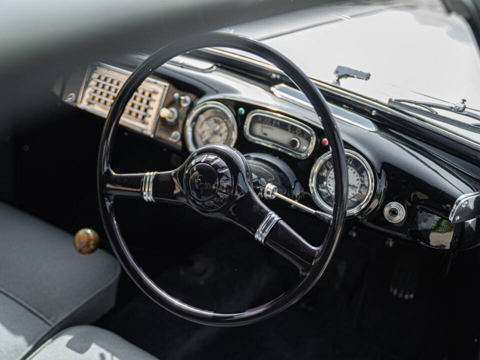 Image 26/50 of Lancia Augusta Ghia (1935)