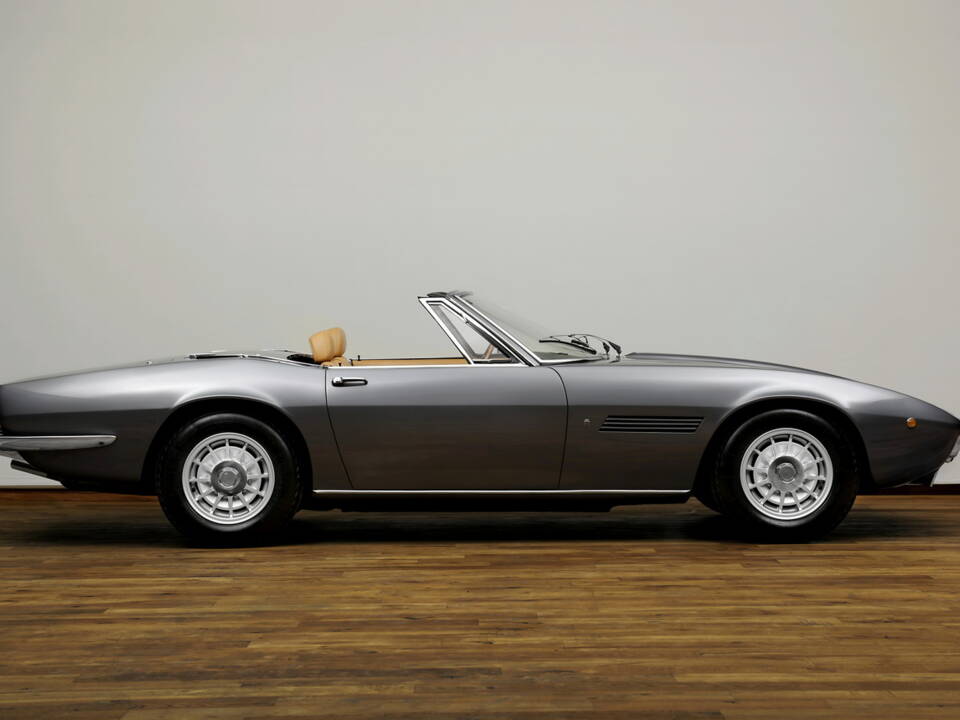 Image 4/23 of Maserati Ghibli Spyder (1970)