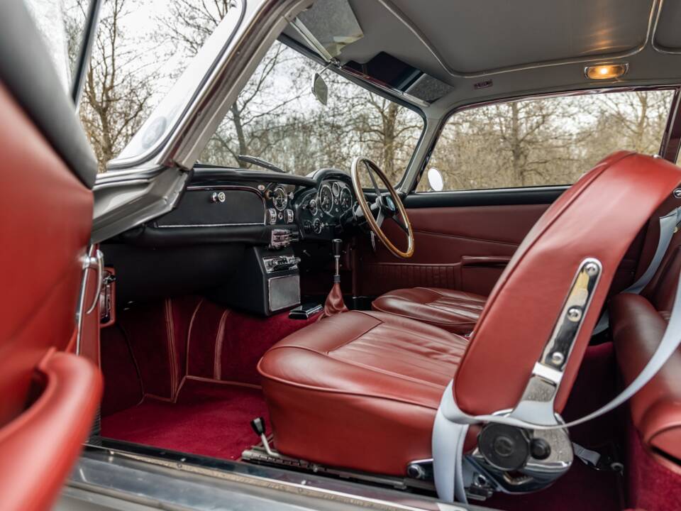 Immagine 57/74 di Aston Martin DB 5 Vantage (1964)