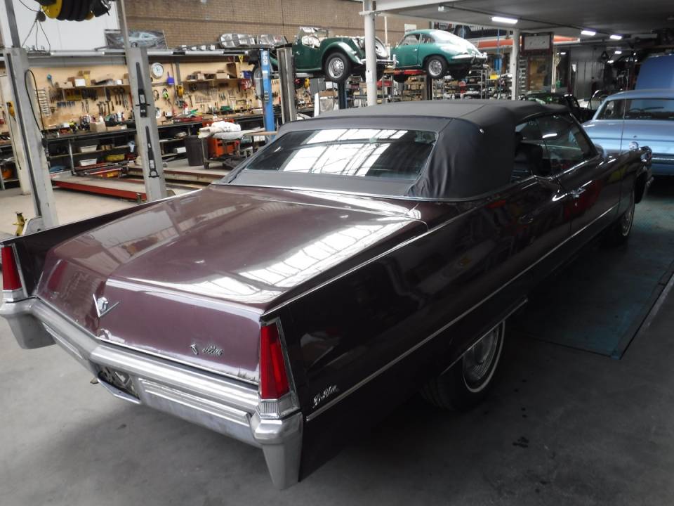 Image 20/40 of Cadillac DeVille Convertible (1969)