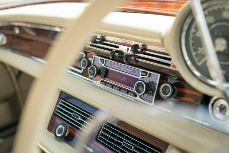 Image 48/54 de Mercedes-Benz 280 SE 3,5 (1968)