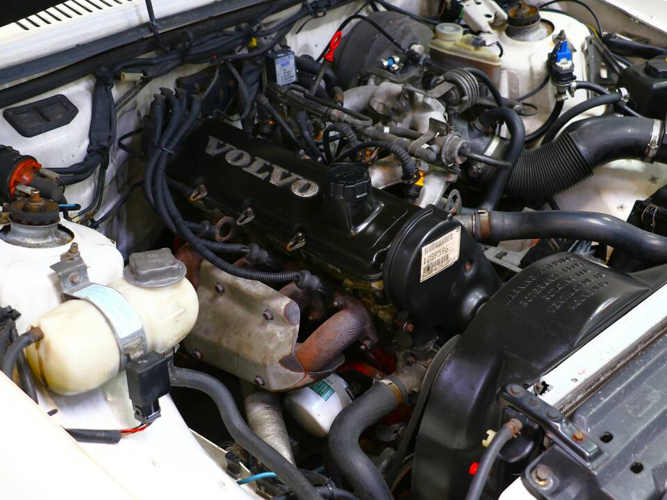 Image 28/34 of Volvo 940 2.3i (1991)