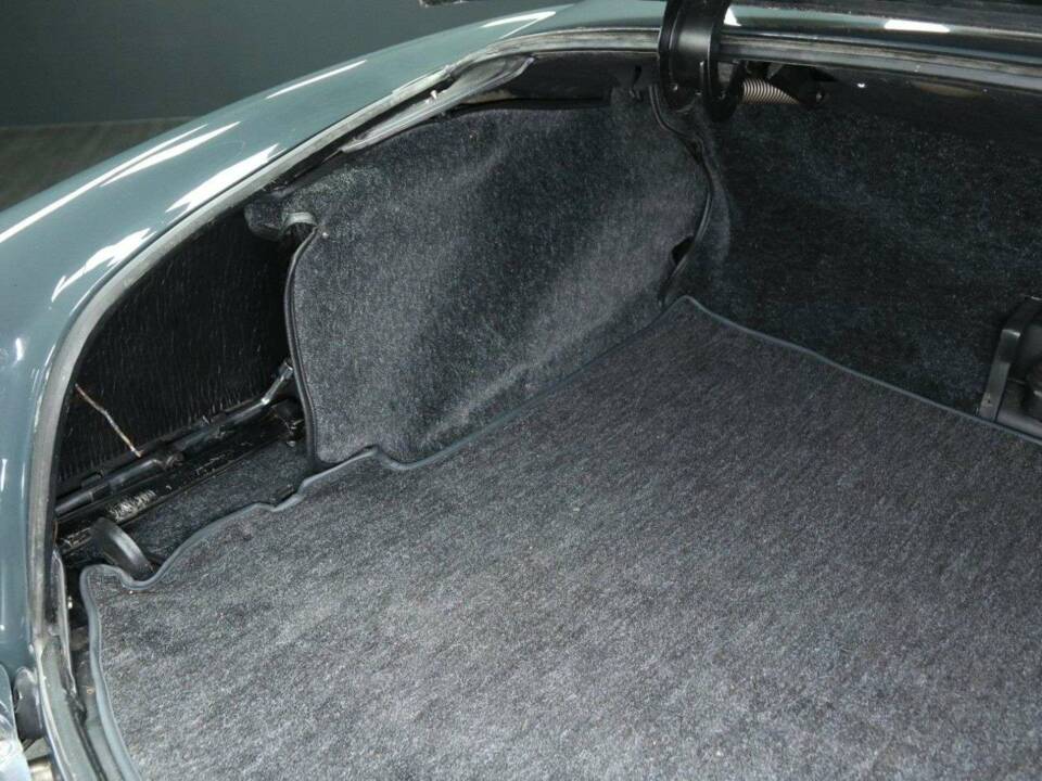 Bild 34/49 von Mercedes-Benz 220 SE (1960)