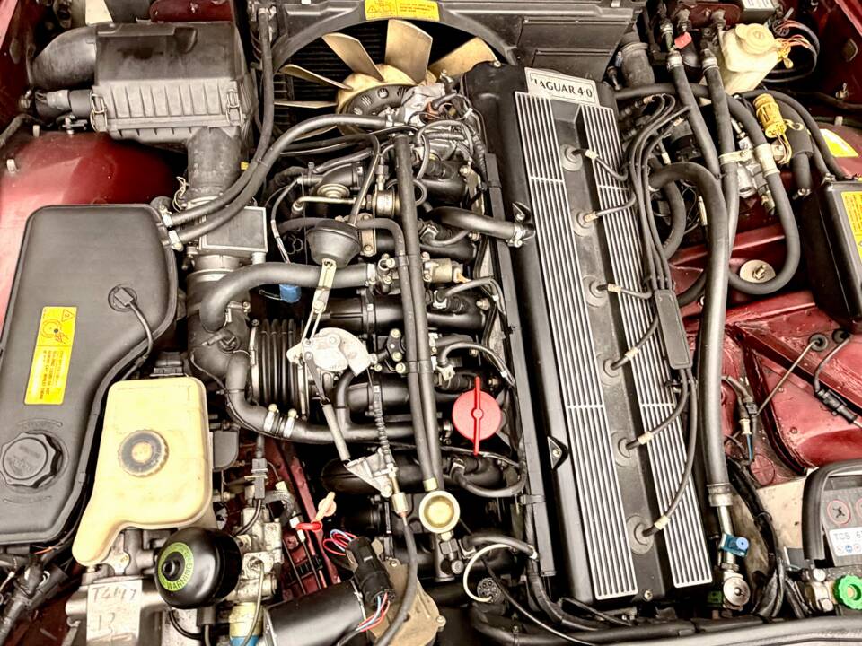 Afbeelding 16/17 van Jaguar XJ 6 4.0 (1990)
