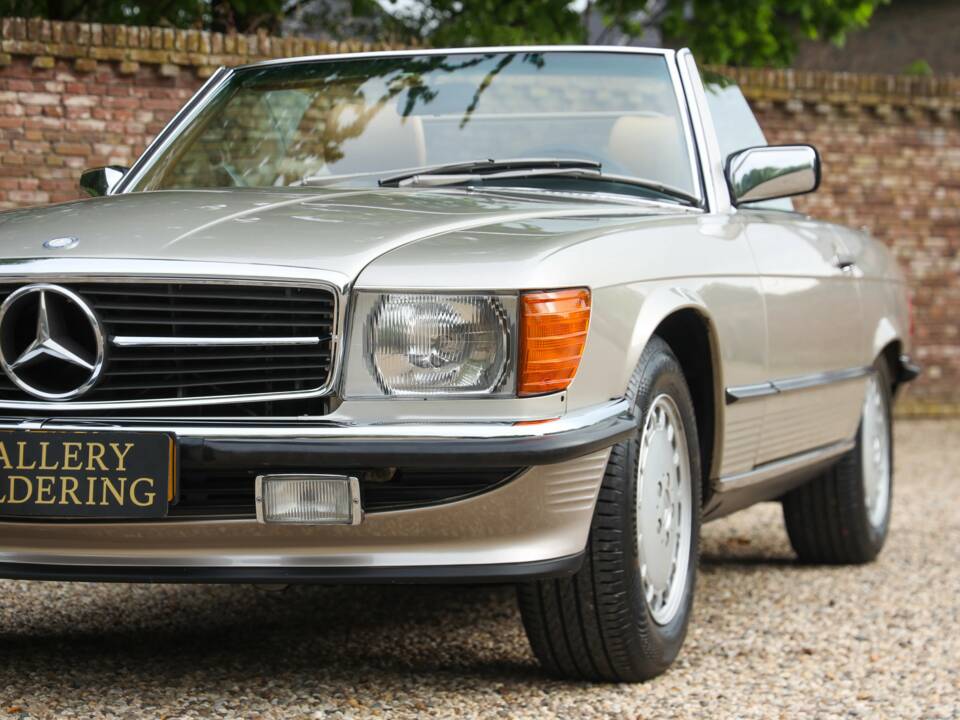 Image 36/50 de Mercedes-Benz 560 SL (1988)