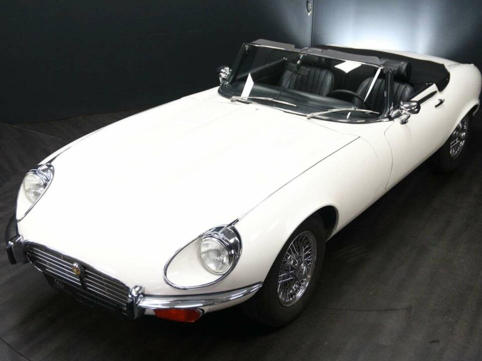 Image 37/49 de Jaguar Type E V12 (1974)