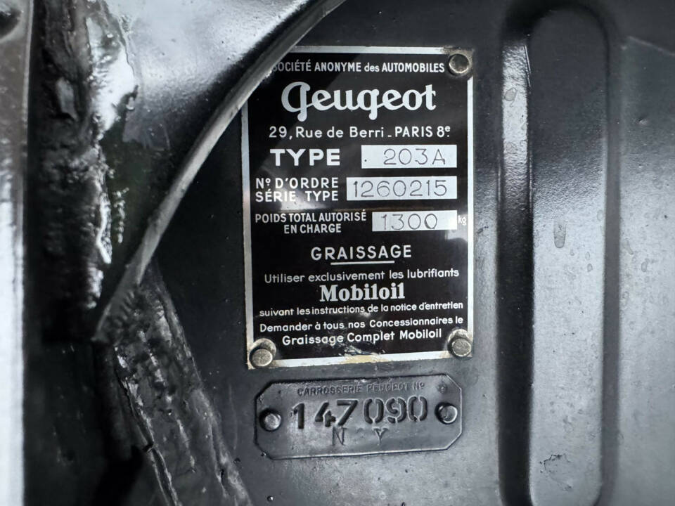 Image 21/22 of Peugeot 203 (1952)