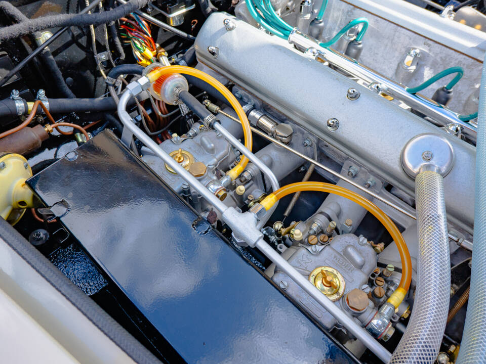 Bild 46/62 von Aston Martin DB 6 Mk II Volante (1970)